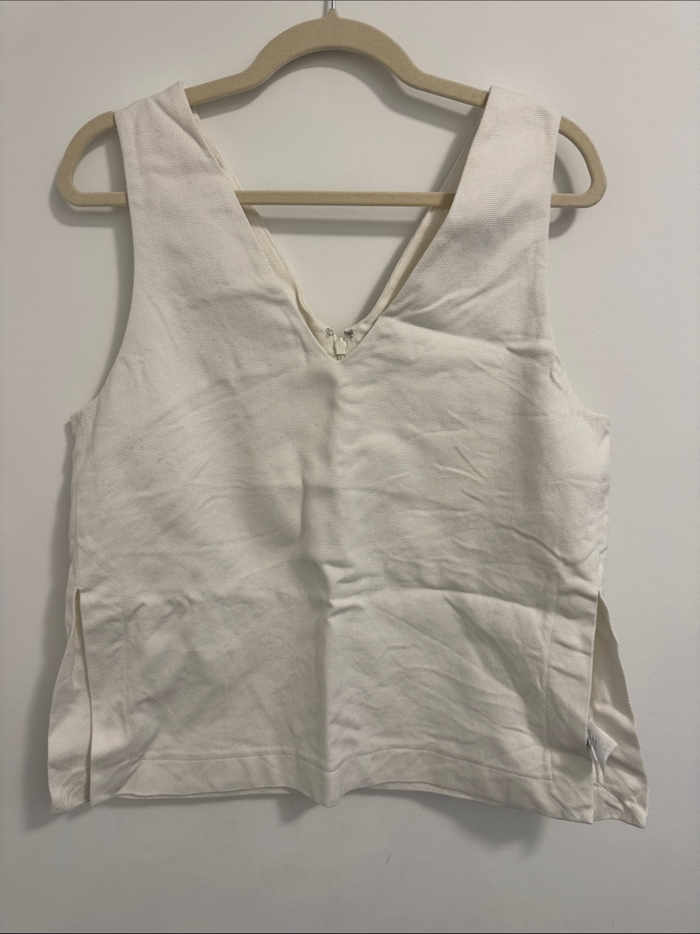 Babaton Cream V-Neck Textured Tank